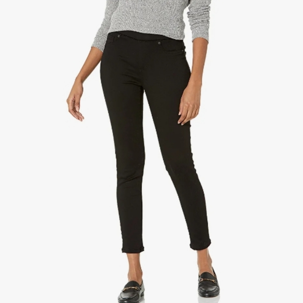 NWT Pull On Black Jegging